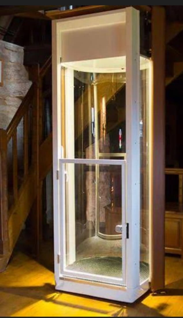 Automatic sliding elevator doors with safety features