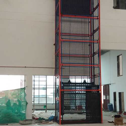 Industrial goods lift in a warehouse setting