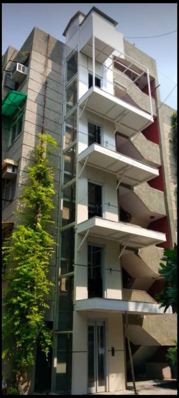 Self-supporting structure lift for a residential property